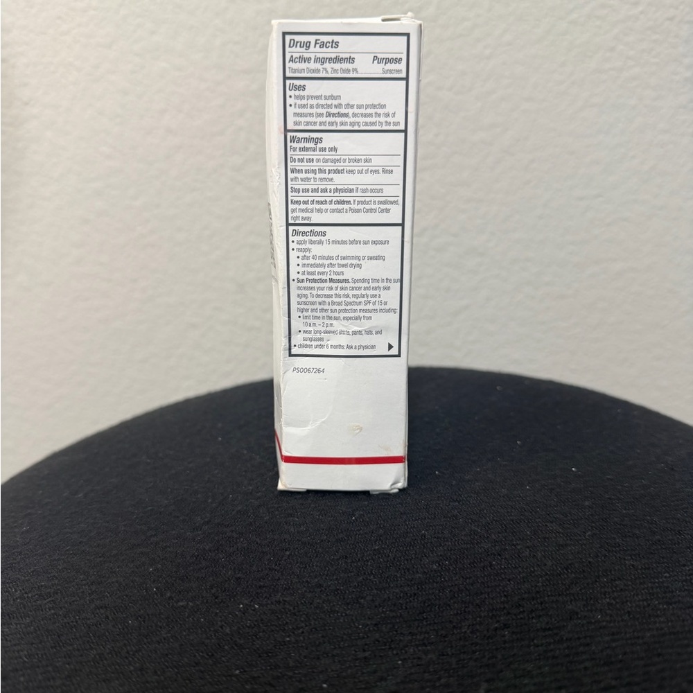 NIB EltaMD UV Physical SPF 40 Sunscreen - Rosy Tint - Picture 3 of 5
